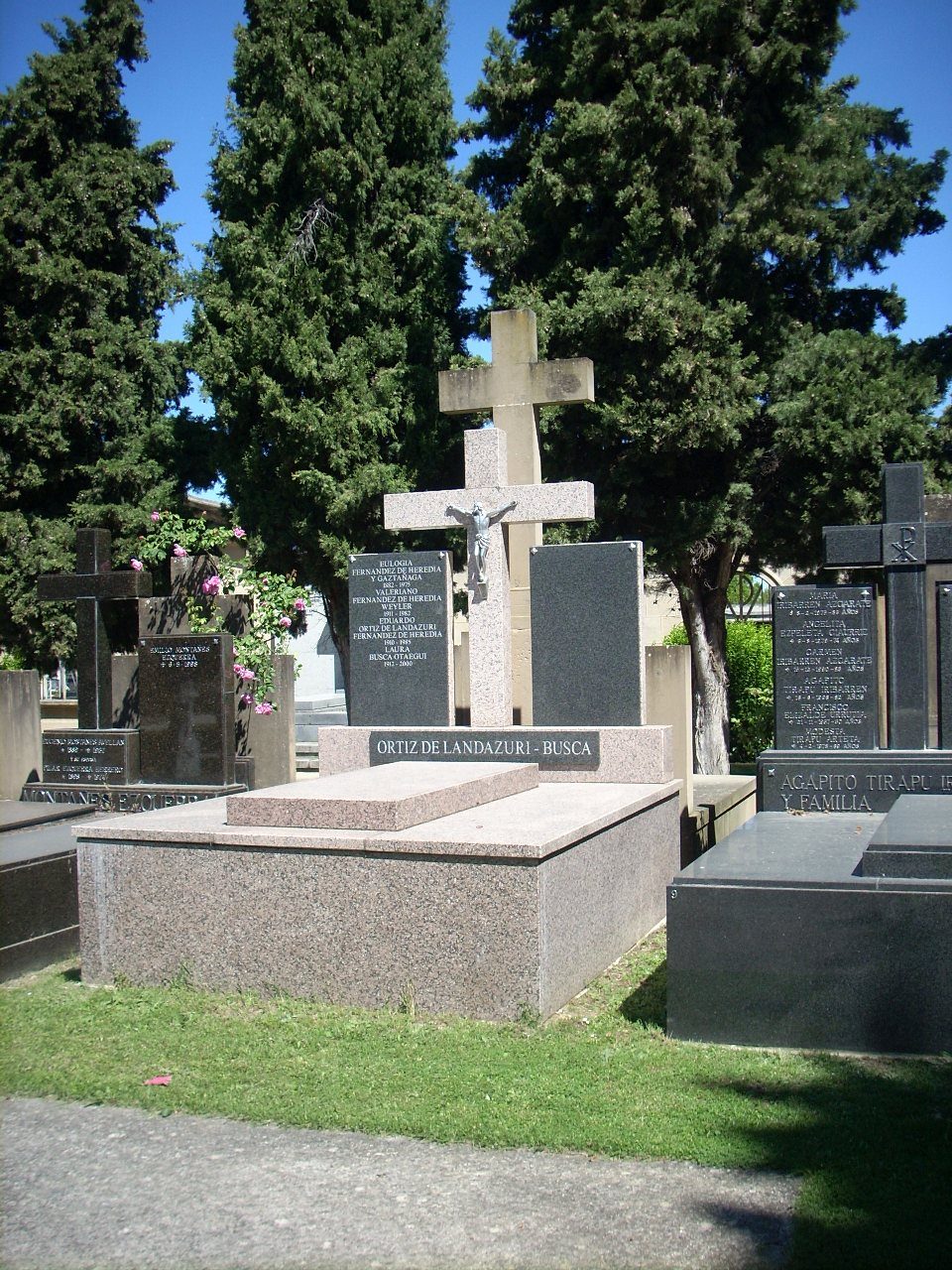 Eduardo Ortiz de Landazuri's tomb, Pamplona, Spain (1).JPG
